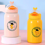 Load image into Gallery viewer, Premium quality cute duckling kids sipper bottle.(400mL) - TinyBo
