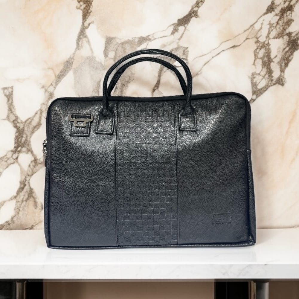 Black leather laptop bag for men – professional style for work and meetings

